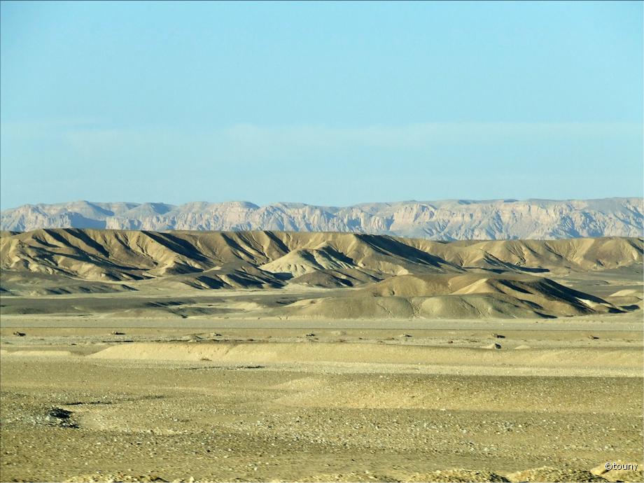 route Louxor-hurghada - désert arabique