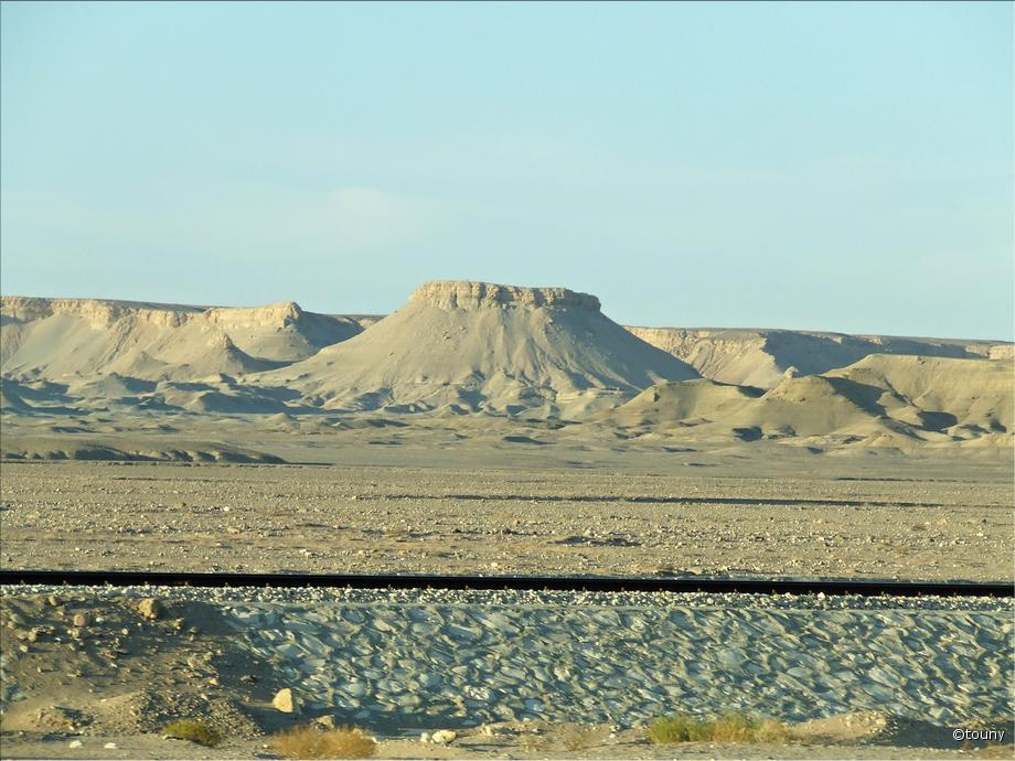 route Louxor-Hurghada - désert arabique