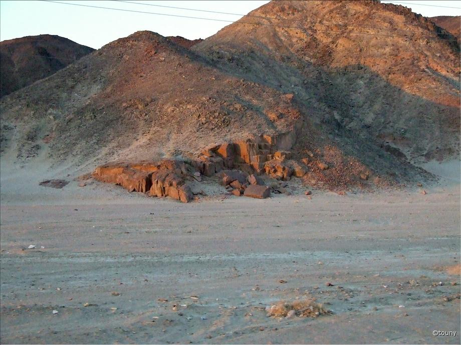 route Louxor-Hurghada - désert arabique