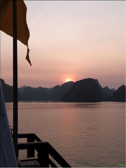 baie de Ha long - coucher de soleil