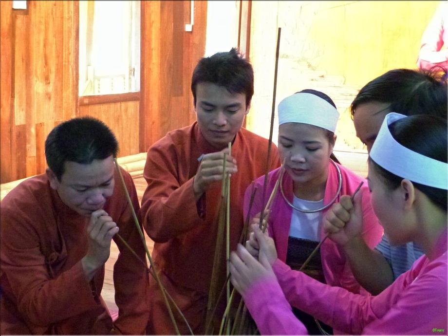 Hoa binh - danseurs muong