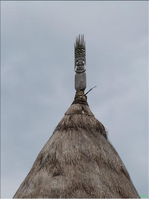 Centre Djibaou - flèche faitière