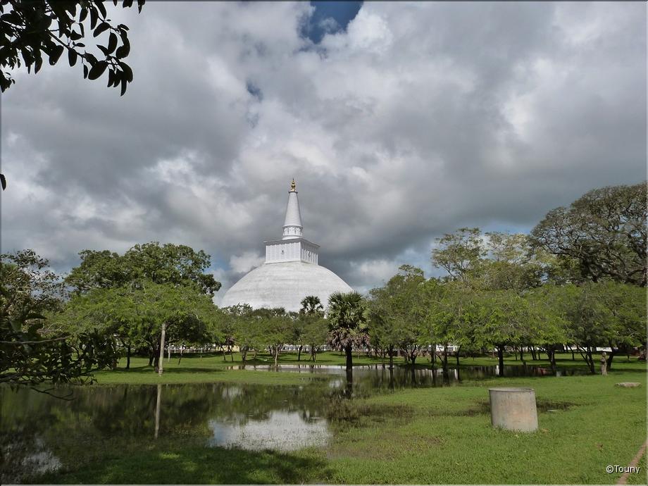Anuradhapura - stupa