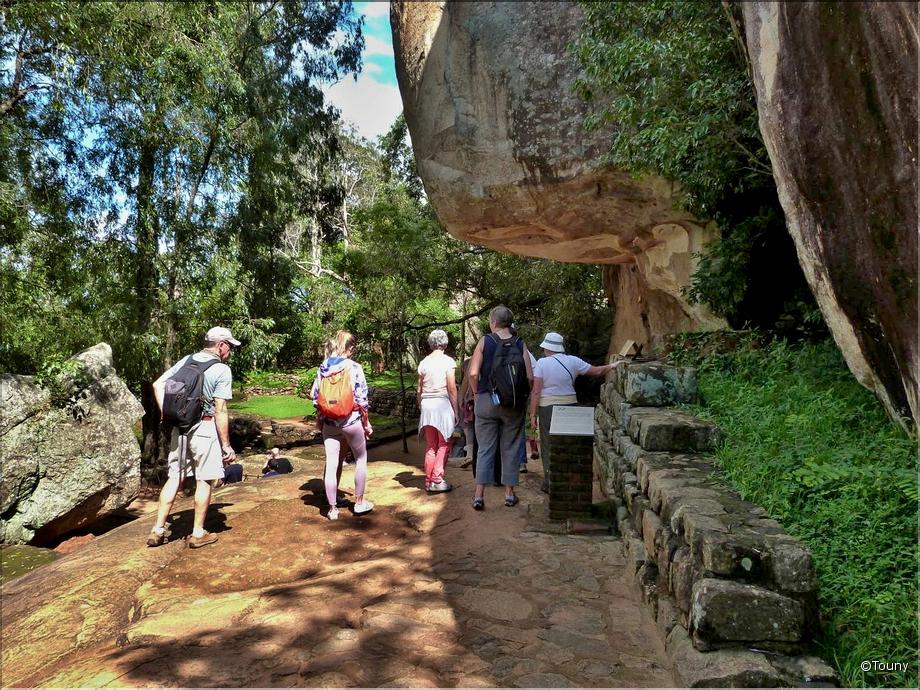 Sigirîya - rocher du lion - cobra hood cave